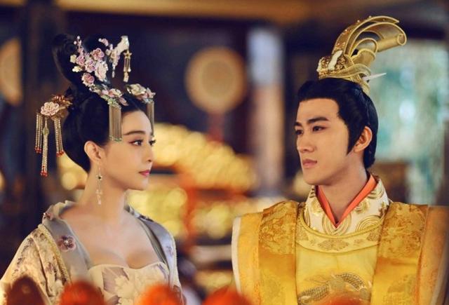 后人如何评价武则天，后人如何评价武则天这个人（“无字碑”不着一字尽得风流）