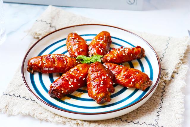 无油炸香酥鸡翅怎么做，油炸鸡翅怎么做又酥又好吃（鸡翅最美味的做法）