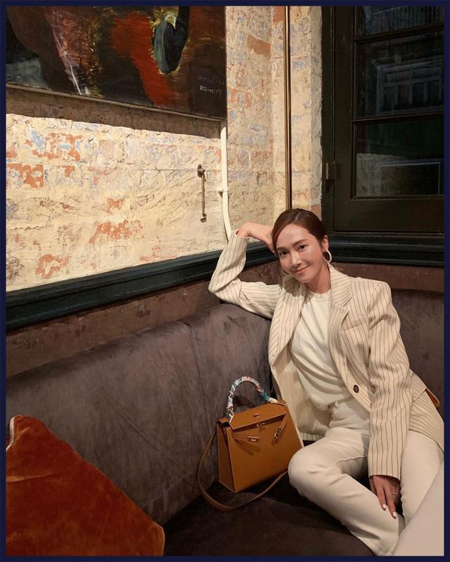 面试穿什么衣服，公务员面试穿什么衣服合适（恭喜您离年薪百万又近了一步）