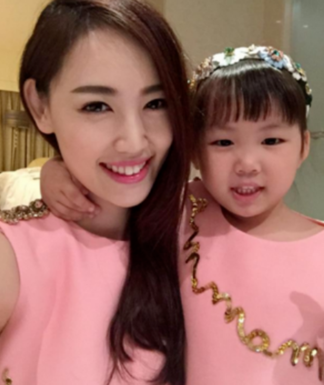 王宝强女儿叫什么，王宝强的女儿多大了（王宝强10岁女儿初长成）