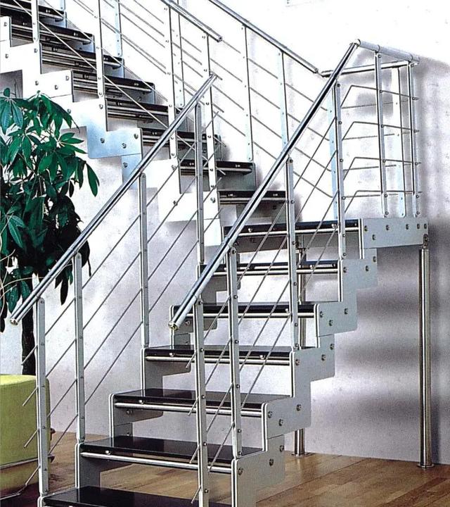 楼梯设计图与尺寸，一楼上二楼拐两次楼梯设计图（尺寸合理才是对空间的极致利用）