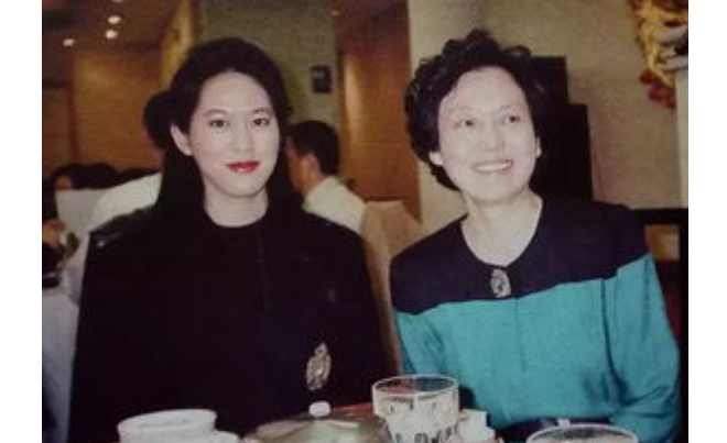 张纯如个人资料简介（36岁饮弹自尽，死前曾怀疑儿子自闭症）