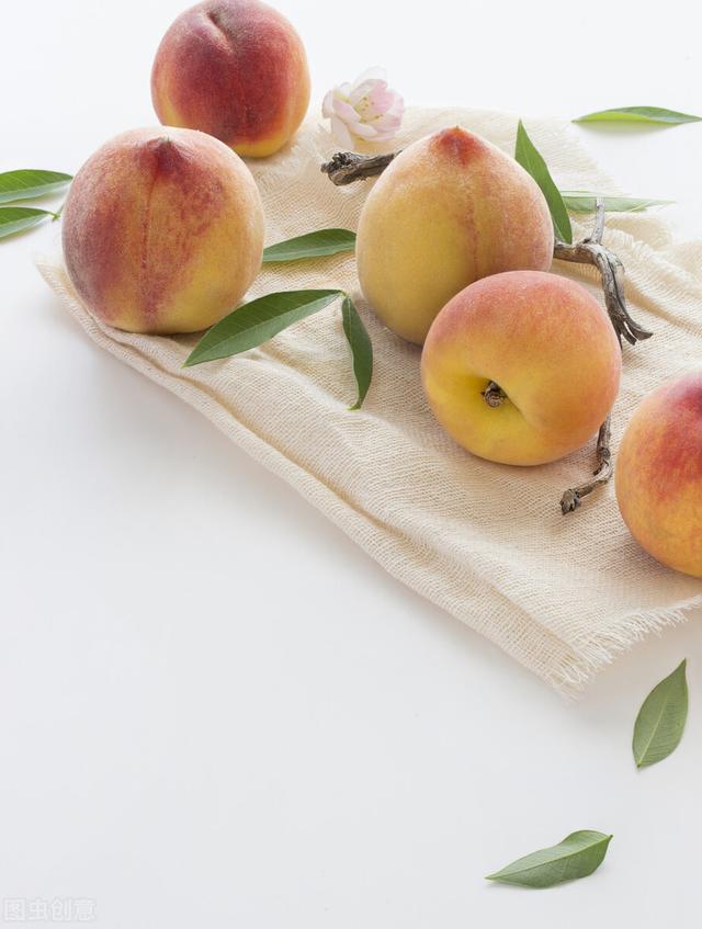 产妇能吃桃子吗月子期间，月子期间可以吃什么水果（月子期间吃桃子好不好）