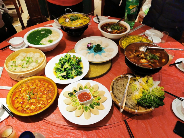 吃豆腐什么意思，吃豆腐”为什么是占便宜的意思（为什么占女人便宜叫“吃豆腐”）