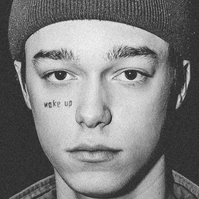 纹身男头像微信，纹身男头像（Trautvein脸上有Wake）