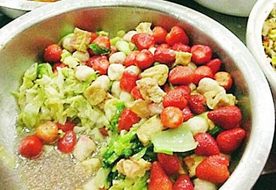 高校食堂现冰镇麻辣烫，听说很好吃高校食堂黑暗料理（那些年学校食堂黑暗料理大全）