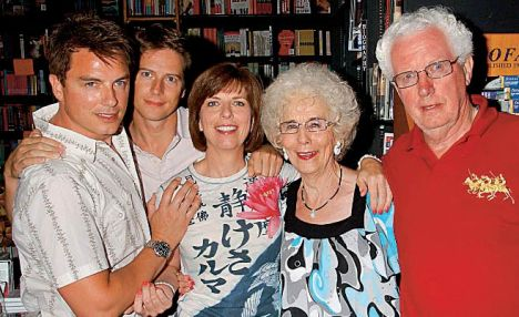 火炬木小组下载，英国最甜情侣是他俩（火炬木小组第一季在线下载）