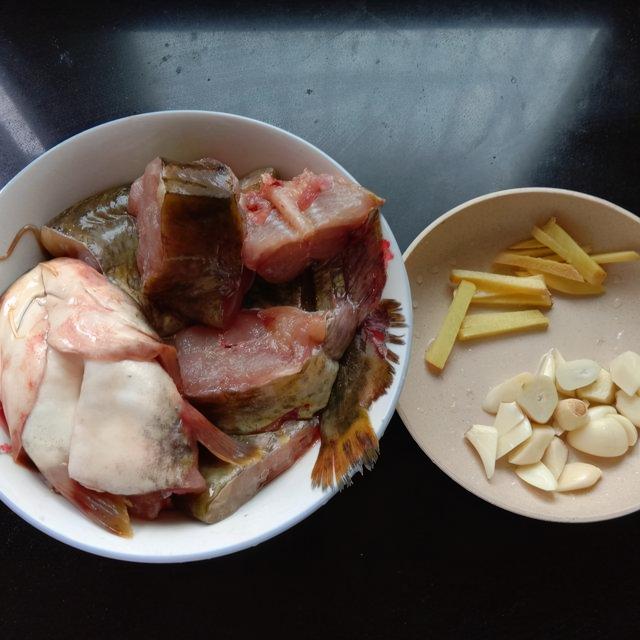 红烧鲶鱼的做法，红烧鲶鱼怎么做（红烧鲶鱼，肉质鲜嫩，鲜香入味）