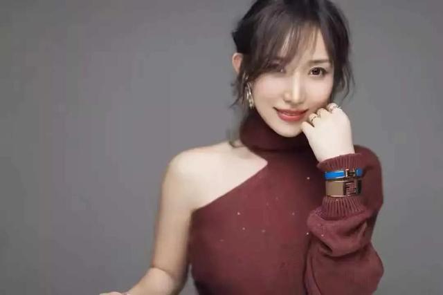 笑靥如花什么意思，笑靥如花怎么读（20位美女的笑脸就是答案）