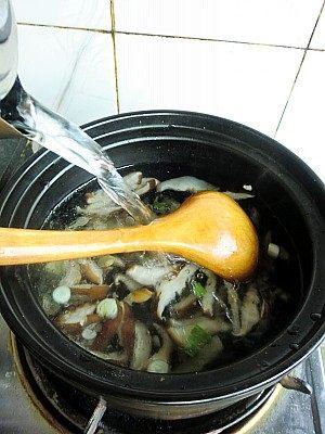 酸辣豆腐汤做法，最简单的豆腐汤（酸辣香菇豆腐汤这样做）