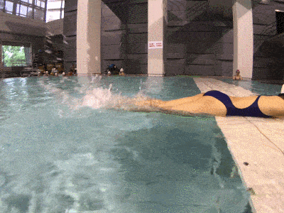 自由泳腿部动作是怎样的，自由泳的腿部动作要领图解（自由泳打腿的“四字诀”可以将速度提高一阶）