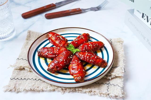 无油炸香酥鸡翅怎么做，油炸鸡翅怎么做又酥又好吃（鸡翅最美味的做法）