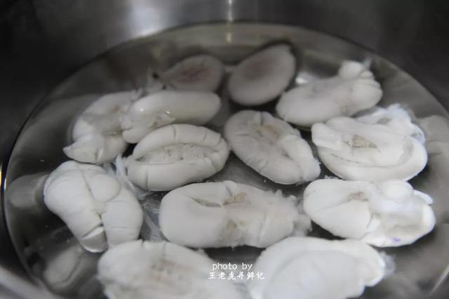 酸辣乌鱼蛋汤做法，一道美妙如花的鲁菜名菜烩乌鱼蛋汤
