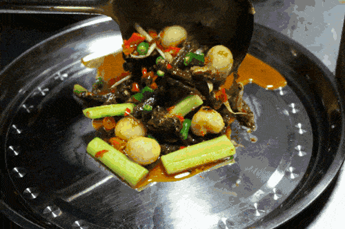 炒黄鳝怎么做好吃，正宗爆炒鳝片的做法（黄鳝又香又嫩又不腥）