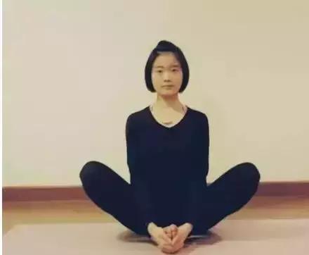 一个动作很快打通全身气血，打通全身气血的最好方法（这个动作可以排湿、活气血、消炎症）