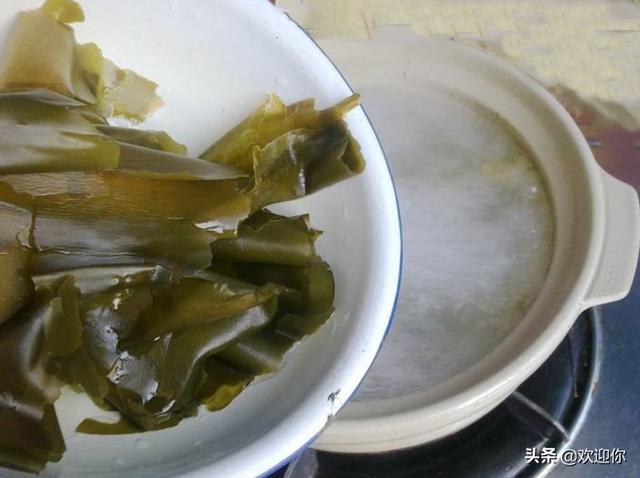 海带土豆炖排骨怎么做，海带土豆炖排骨怎么做好吃窍门（土豆海带排骨汤<可防人体缺钙）