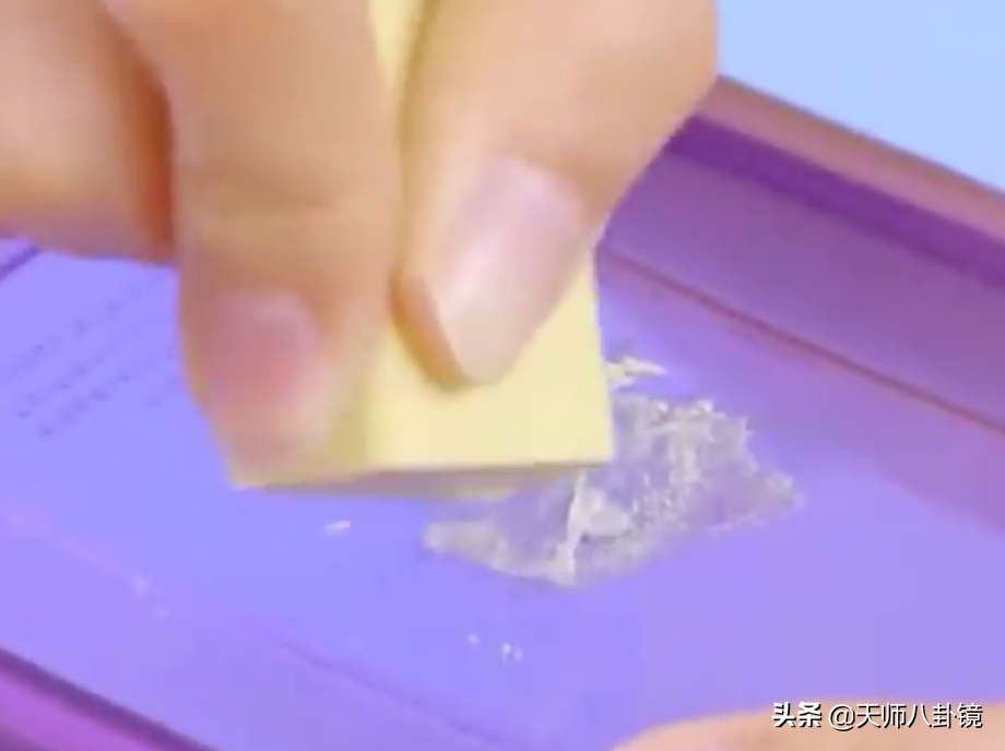 新碗的标签胶怎么去除，新碗的标签怎么去除（生活小窍门之快速去除胶印）