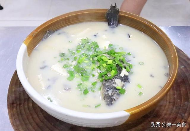 鱼炖豆腐怎么炖才好吃的家常做法，鱼炖豆腐的做法（鲫鱼炖豆腐的最佳做法）