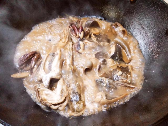 杂拌鱼做法，酱炖杂拌鱼的家常做法（海边这做法最值得一试）