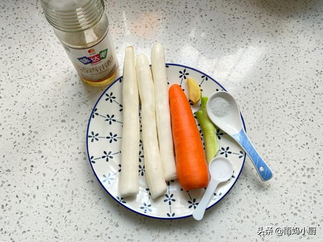 小白嘴山药怎么吃，小白嘴山药怎么吃最好（冬季家常养生菜小炒山药片）