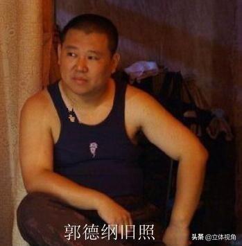 郭德纲师傅是谁啊，郭德纲师傅是谁（当年郭德纲都没钱“摆知”）