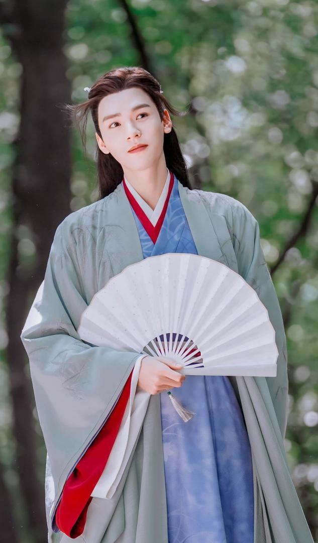 龚俊个人资料简介（从网剧龙套到当红明星）