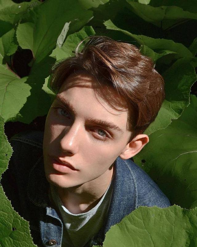 俄罗斯男模－pomogisebe，微信头像，俄罗斯男模－pomogisebe（带你感受一下什么是快要溢出屏幕的少年感）