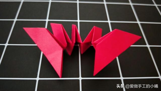 叠五角星的步骤图片，怎样折五角星方法图解（用彩纸折个立体五角星）