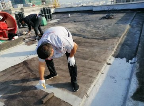 楼顶漏水用什么补漏最好，房顶漏水最好补漏方法（记住这5种材料的不同）