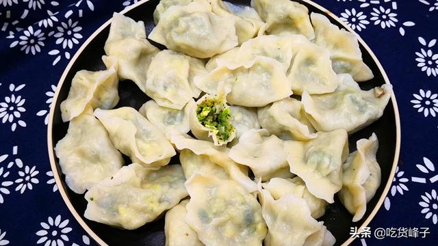 芹菜馅饺子芹菜用焯水吗，芹菜包饺子要不要焯水（我家最爱这样调馅）