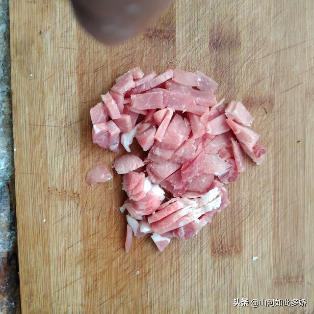 猪肉土豆面哨子的做法，猪肉哨子面的家常做法（荞面圪团儿配猪肉臊子）