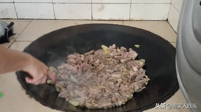 怎么做焖牛肉才好吃，牛腩这一个做法才叫香