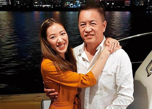 刘伊心身高体重，郑家纯的介绍（与60岁富豪老公拍写真）