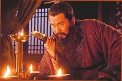 古老的殡葬风俗有哪些，老人去世要做些什么（要在坟上堆一个土包的）