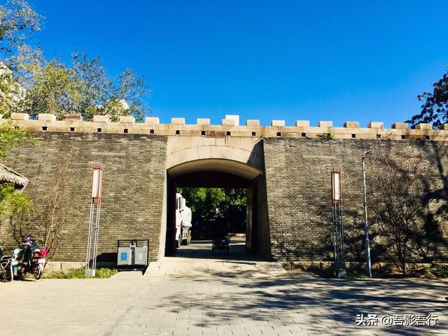 元大都遗址位于现在哪里，元大都遗址位于现在的哪个城市（遗迹众多、秋色醉人、晨跑、遛弯的生态园林）