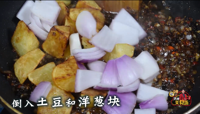 烤鱼配菜有哪些，烤鱼的配菜怎么炒（烤鱼店老板曾靠这配方月入10万）