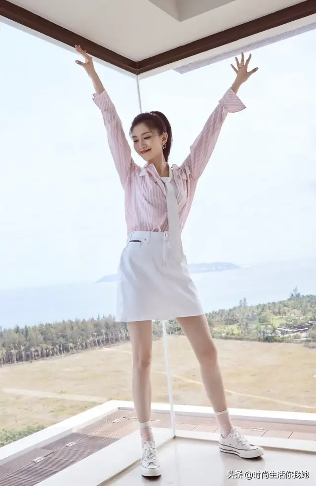 麻豆网官网萧萧麻豆网，2020春季最时尚穿搭“平底+裙”