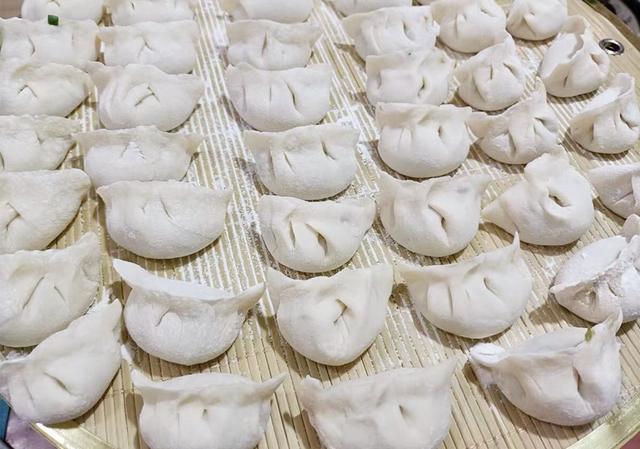 蒸饺怎么包，沙县蒸饺怎么包（饺子不开裂不粘连）