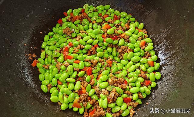 青豆炒肉的做法,青豆炒肉做法(肉末炒青豆要想好吃不變色)