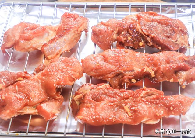 家庭版烤肉的做法，冬天就需要这股热乎气