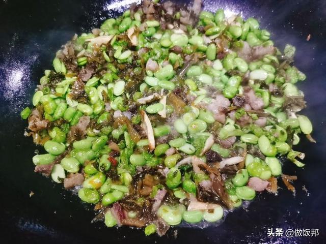 家常炒酸菜，家常炒酸菜的做法（秋天毛豆和酸菜一起炒）