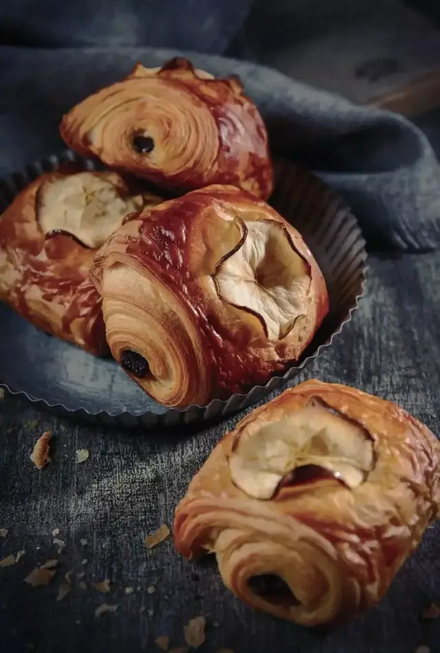 美德拉反应是什么意思，什么叫做美拉德反应（美食小知识丨详解面包的美拉德反应）