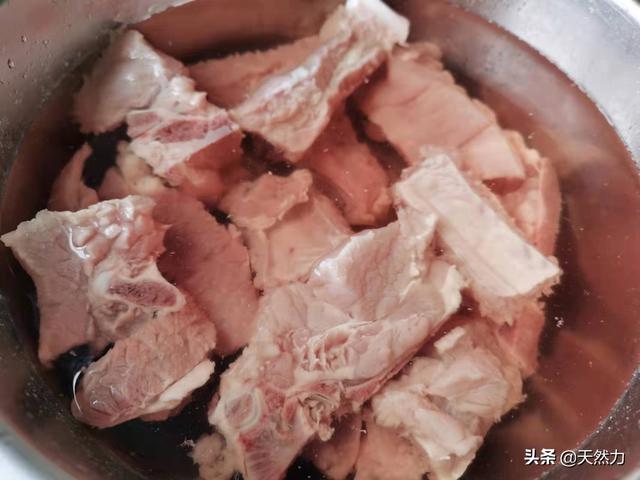 萝卜排骨汤的功效，白萝卜排骨粥的功效（排骨可以熬粥吗）