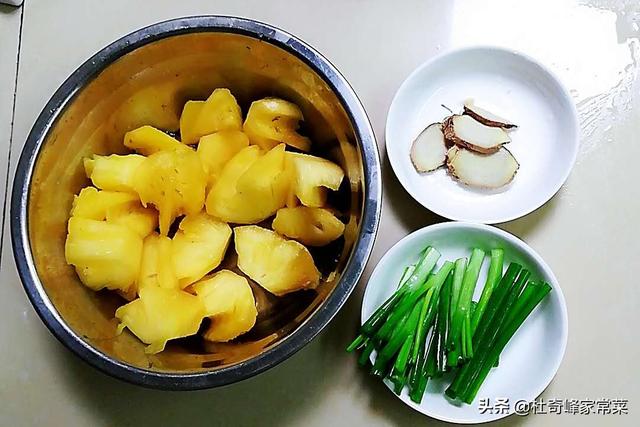 菠萝鸭的做法，菠萝鸭的做法视频（家常菜之菠萝鸭肉）