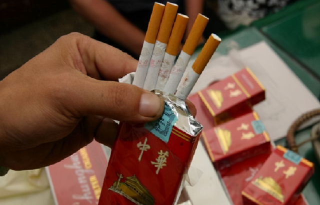 接烟的规矩和讲究，让烟接烟讲究（酒局上领导给两根烟）