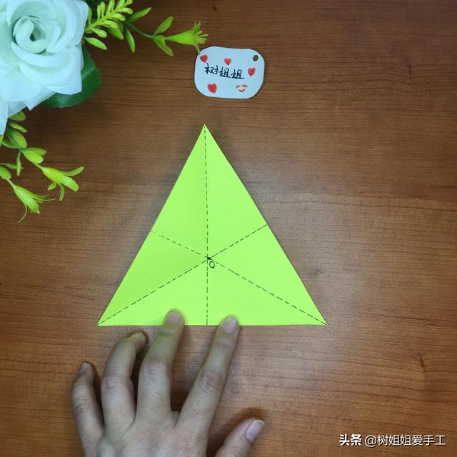 飞镖怎么折飞得远又简单，简单的手工折纸（1个正三边形折出来的飞镖与风车）