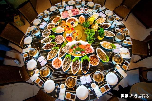 柒彩都市()，柒彩里美食城（徜徉在石岛初秋的那山那片海）