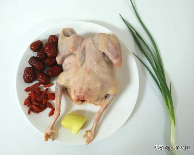 枸杞鸽子汤的功效，枸杞炖鸽子汤的功效（气血双补皮肤水嫩嫩）