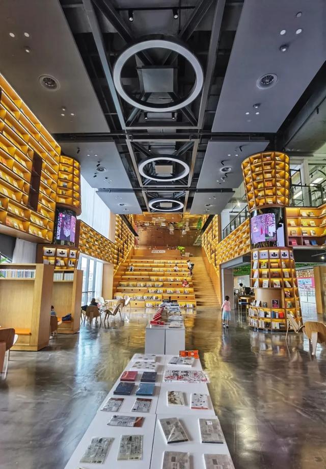 附近书店在哪个位置离我最近，离这里最近的文具店（厦门这些“有颜有料”的书店）