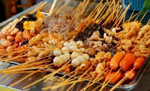 麻辣串串步骤，从熬高汤到底料熬制